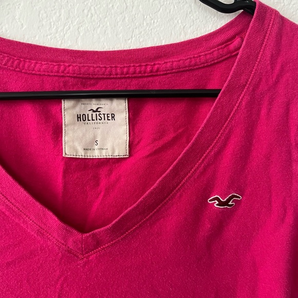 Vintage Hot Pink Hollister V-Neck Tee Size S - Picture 3 of 6
